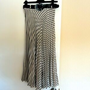 Zara pleated skirt with belt size M